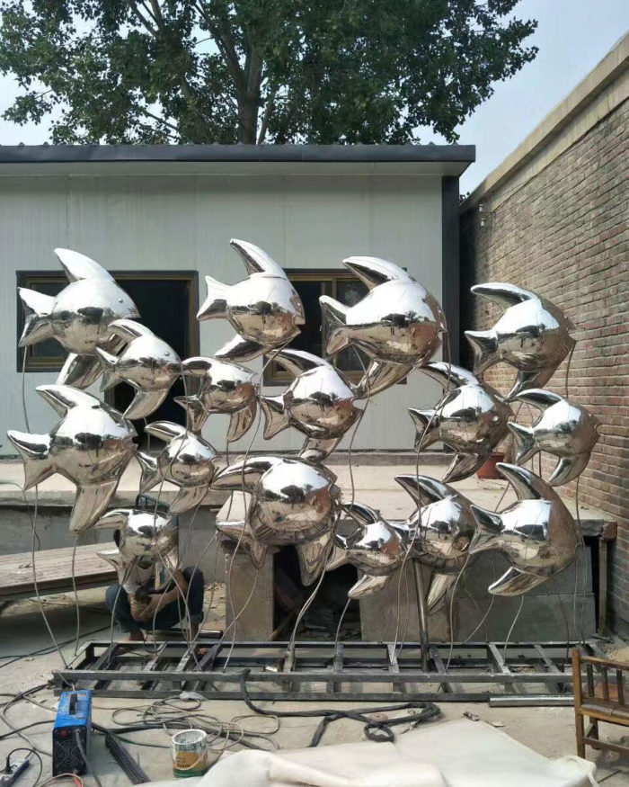fish group sculpture