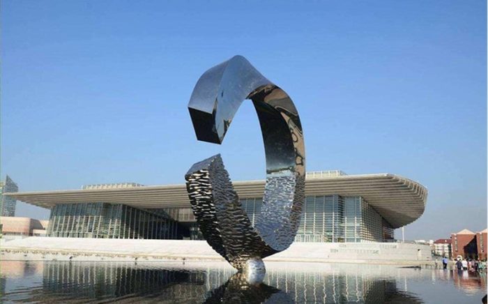 large metal sculpture (2)
