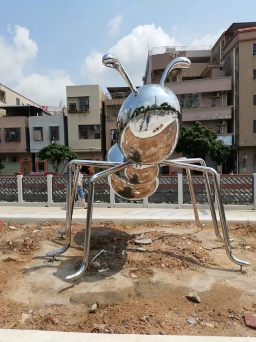 mirror ant sculpture (1)