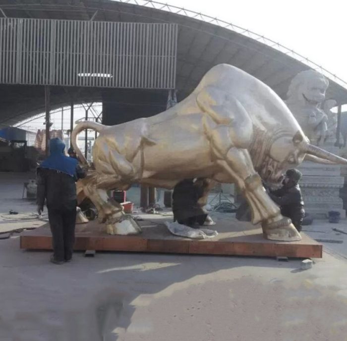 charging bull statue1