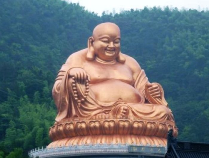 laughing buddha statue3